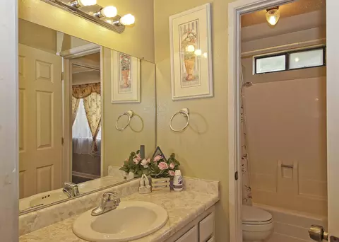 1272 Hawthorne, Redding, CA 96002 photo 12