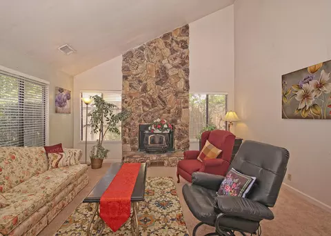 1272 Hawthorne, Redding, CA 96002 photo 3