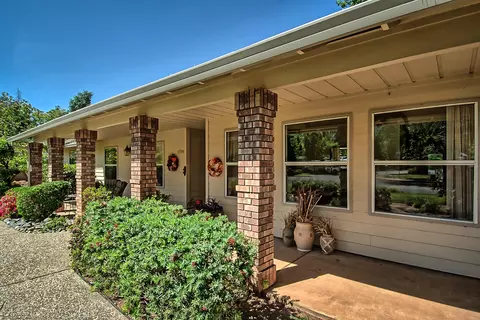 4596 Alta Camino Dr, Redding, CA 96002 photo 3