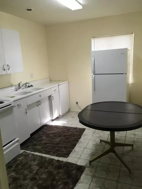 1126 Gold St, Redding, CA 96001 photo 4