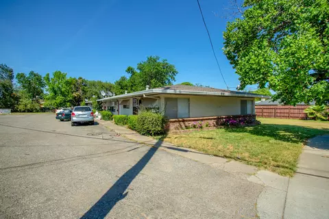 1126 Gold St, Redding, CA 96001 photo 9