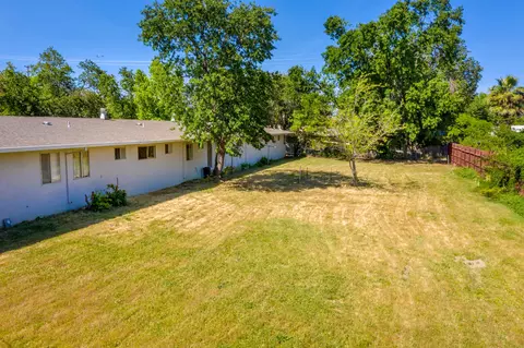 1126 Gold St, Redding, CA 96001 photo 2