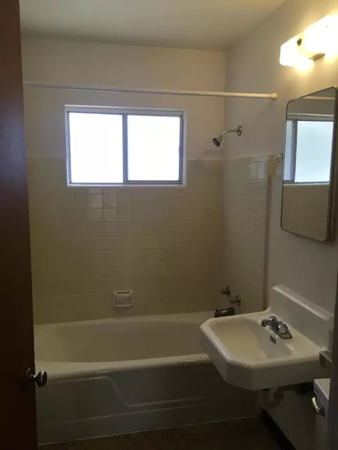 1126 Gold St, Redding, CA 96001 photo 3