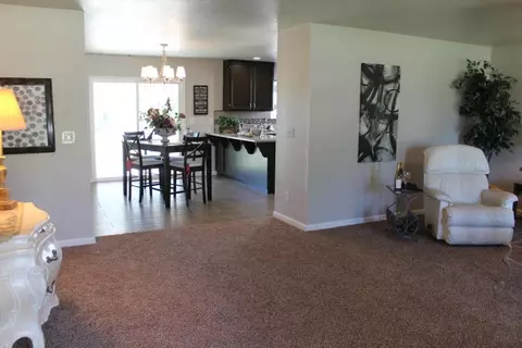 2343 Candlewood Dr, Redding, CA 96003 photo 4