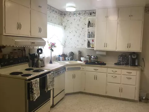 875 South St, Redding, CA 96001 photo 5