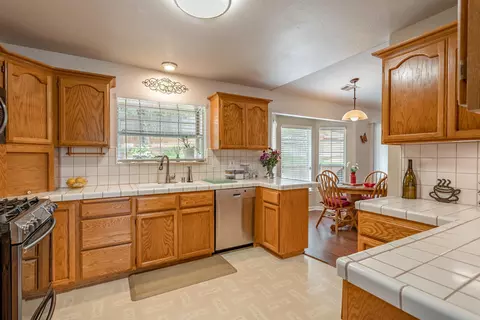 4954 Tralee Ln, Redding, CA 96001 photo 6