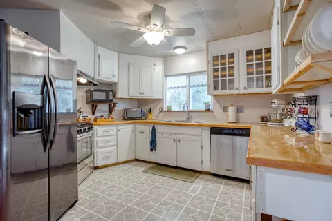 20019 Sylvia Ln, Redding, CA 96002 photo 4