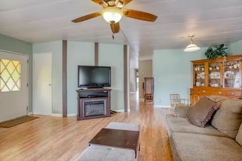 20019 Sylvia Ln, Redding, CA 96002 photo 3