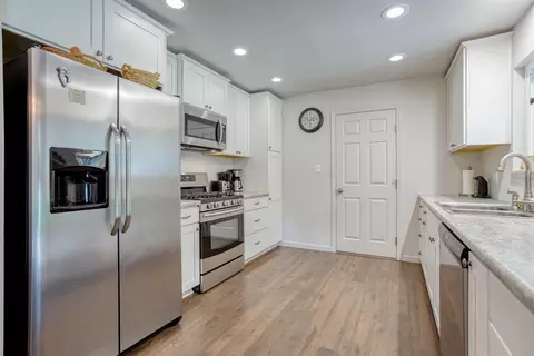 2880 Sacramento Dr, Redding, CA 96001 photo 8