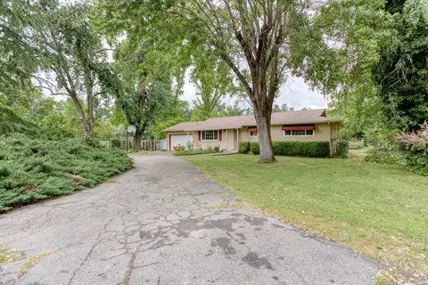 2880 Sacramento Dr, Redding, CA 96001 photo 2