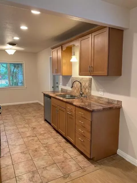 2320 Canal Dr, Redding, CA 96001 photo 12