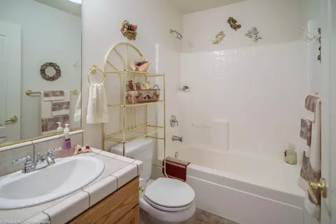 623 Yolla Bolly Trl, Redding, CA 96002 photo 11