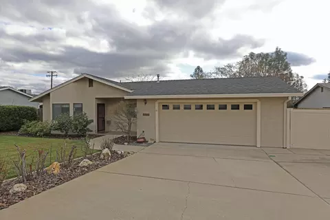 2171 Osprey Ln, Redding, CA 96003 photo 1