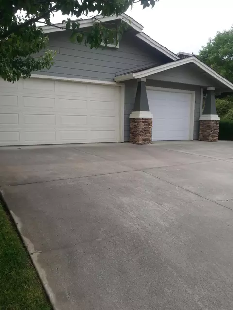 660 Buckthorn Dr, Redding, CA 96003 photo 1