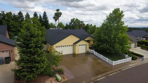 2161 Cadjew St, Redding, CA 96003 photo 2