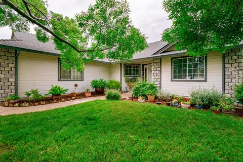 3505 Sunglow Dr, Redding, CA 96001 photo 2