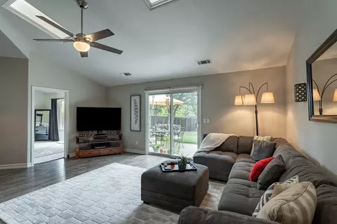 3505 Sunglow Dr, Redding, CA 96001 photo 4