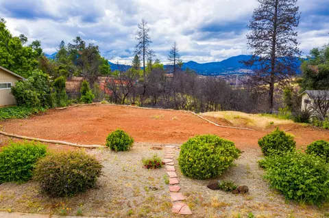 840 Northridge Dr, Redding, CA 96001 photo 3