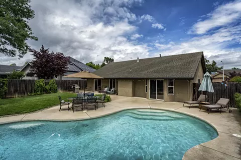 1644 Spanish Bay Dr, Redding, CA 96003 photo 2