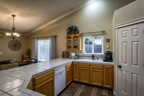 1644 Spanish Bay Dr, Redding, CA 96003 photo 9