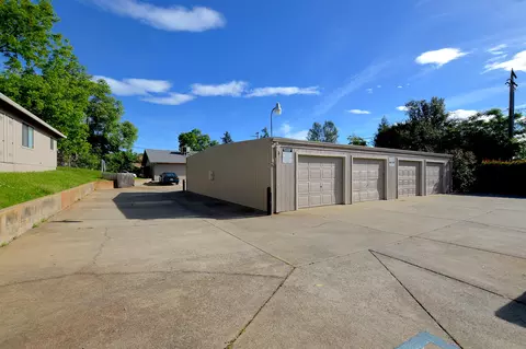 2057 Butte St, Redding, CA 96001 photo 4