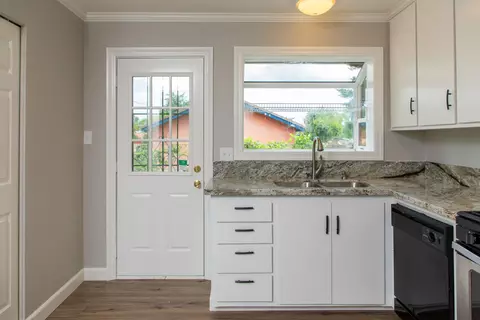 6931 Russell Ln, Redding, CA 96002 photo 5