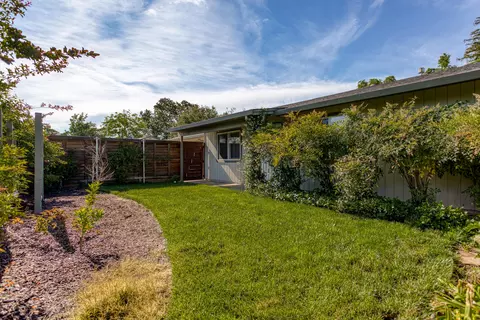 5494 Cedars Rd, Redding, CA 96001 photo 3