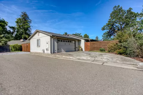5494 Cedars Rd, Redding, CA 96001 photo 1