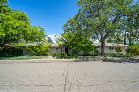 1521 Ridge Dr, Redding, CA 96001 photo 1