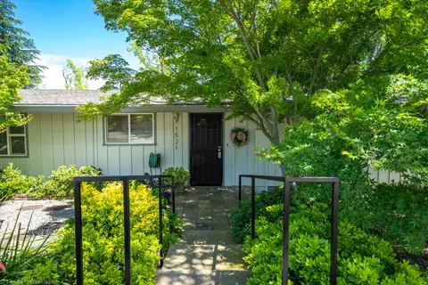 1521 Ridge Dr, Redding, CA 96001 photo 5