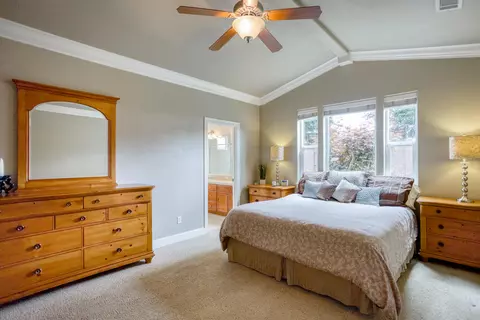 539 Castenda Dr, Redding, CA 96003 photo 9