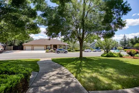 2663 La Rinconada Pl, Redding, CA 96002 photo 7