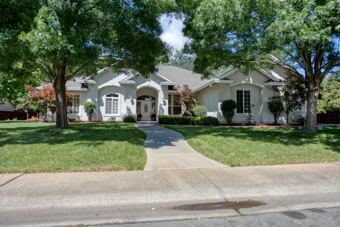 2663 La Rinconada Pl, Redding, CA 96002 photo 2
