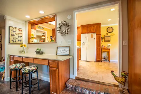 5599 Pleasant View Dr, Anderson, CA 96007 photo 8