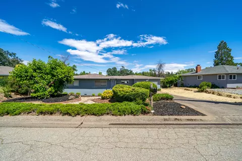 1703 Ridge Dr, Redding, CA 96001 photo 4