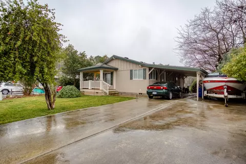 4409 White River Dr, Redding, CA 96003 photo 2