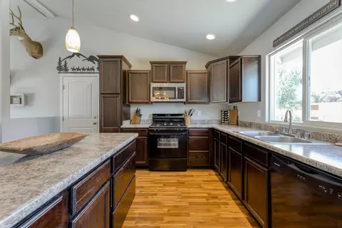 2380 Pendant Way, Redding, CA 96001 photo 9
