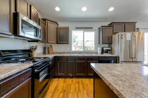 2380 Pendant Way, Redding, CA 96001 photo 8