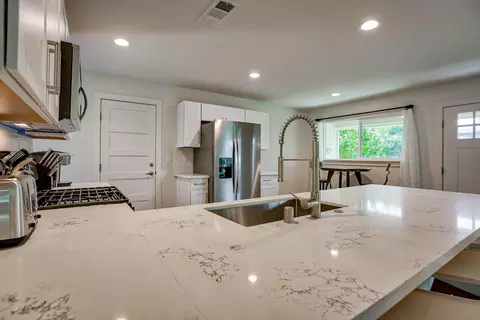 3635 Summit Dr, Redding, CA 96001 photo 2
