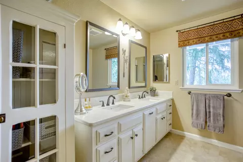 4315 Emily Way, Redding, CA 96001 photo 26