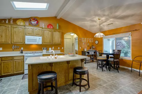 2898 Aspen Glow Ln, Redding, CA 96001 photo 5