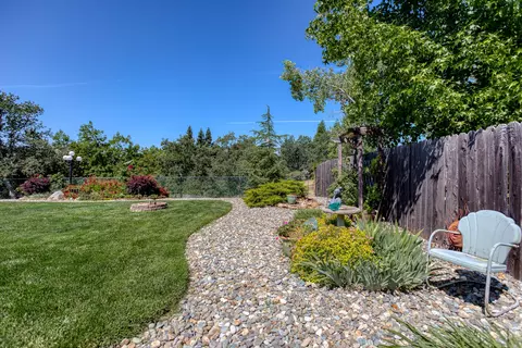 2898 Aspen Glow Ln, Redding, CA 96001 photo 17