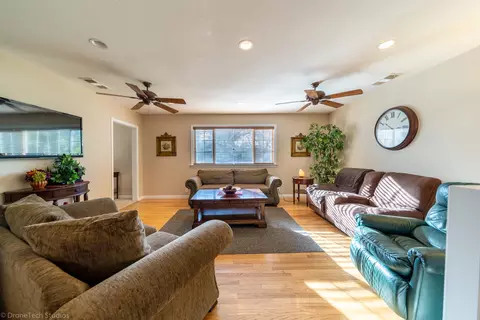 1433 Carter Way, Redding, CA 96002 photo 3