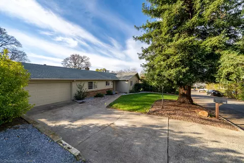 1433 Carter Way, Redding, CA 96002 photo 2