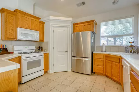 579 Fair Hill Dr, Redding, CA 96003 photo 11