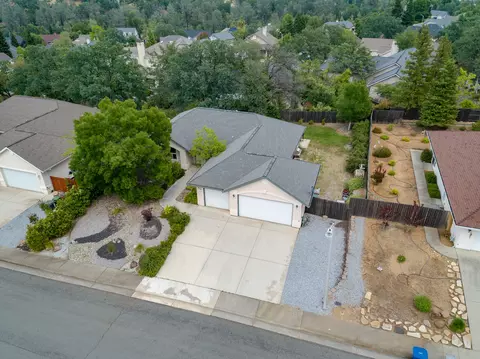 579 Fair Hill Dr, Redding, CA 96003 photo 3