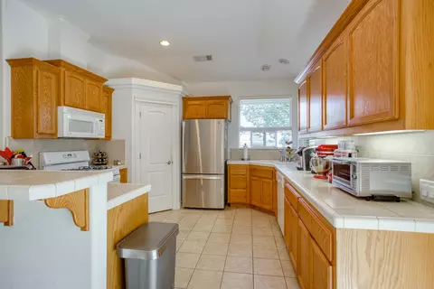 579 Fair Hill Dr, Redding, CA 96003 photo 9