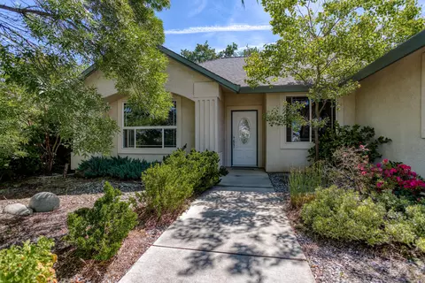 579 Fair Hill Dr, Redding, CA 96003 photo 2