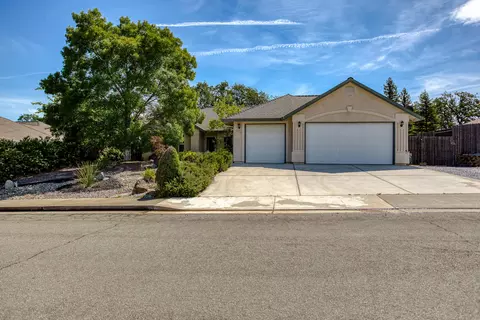 579 Fair Hill Dr, Redding, CA 96003 photo 1