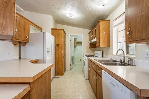 21645 W Elk Trl, Redding, CA 96003 photo 8